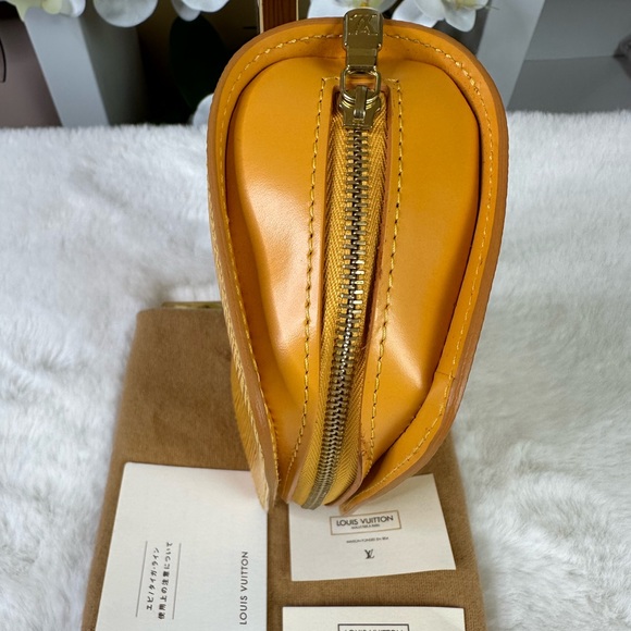 Like 🆕 Louis Vuitton Pouch Dauphine PM Epi Leather in Yellow - Preloved - Picture 2 of 16